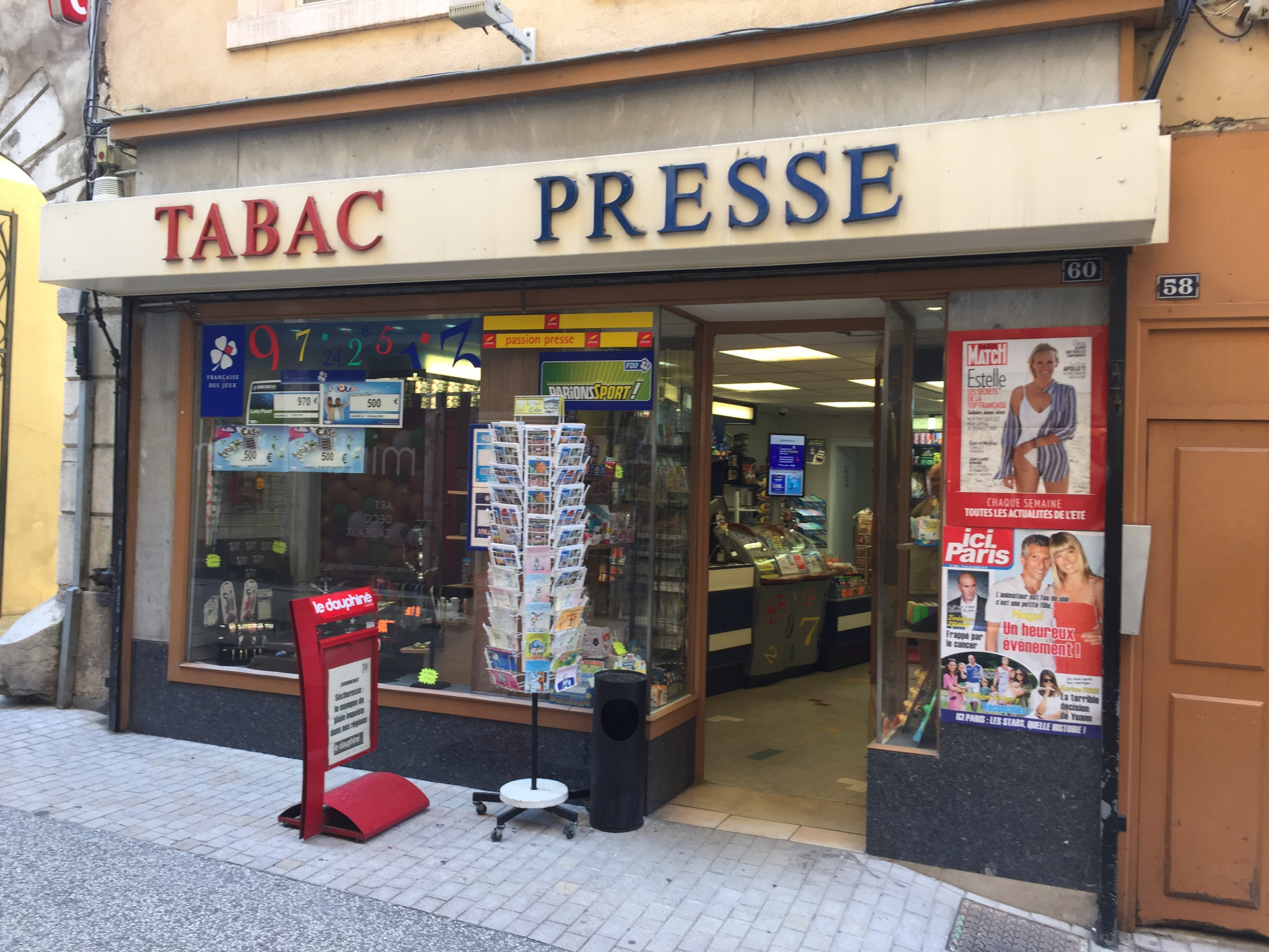 Coronavirus Des Masques Reutilisables Bientot Disponibles Dans Les Bureaux De Tabac